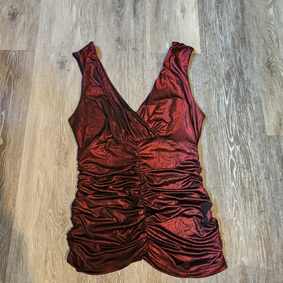 Cute y2k red and black ruched tank top - Picture 5 of 9